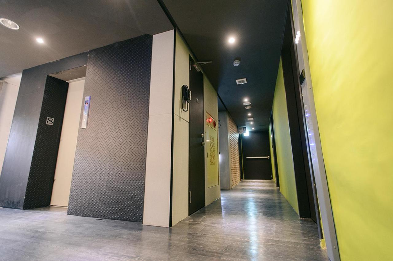 Kiwi Express Hotel-Taichung Station II Esterno foto
